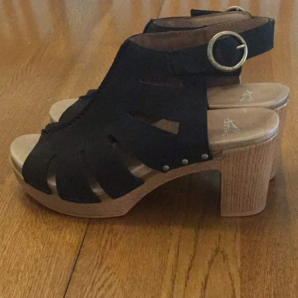 Woman’s Dansko black ankle strap heeled sandals. Size 40. Never worn! New! - Picture 3 of 9